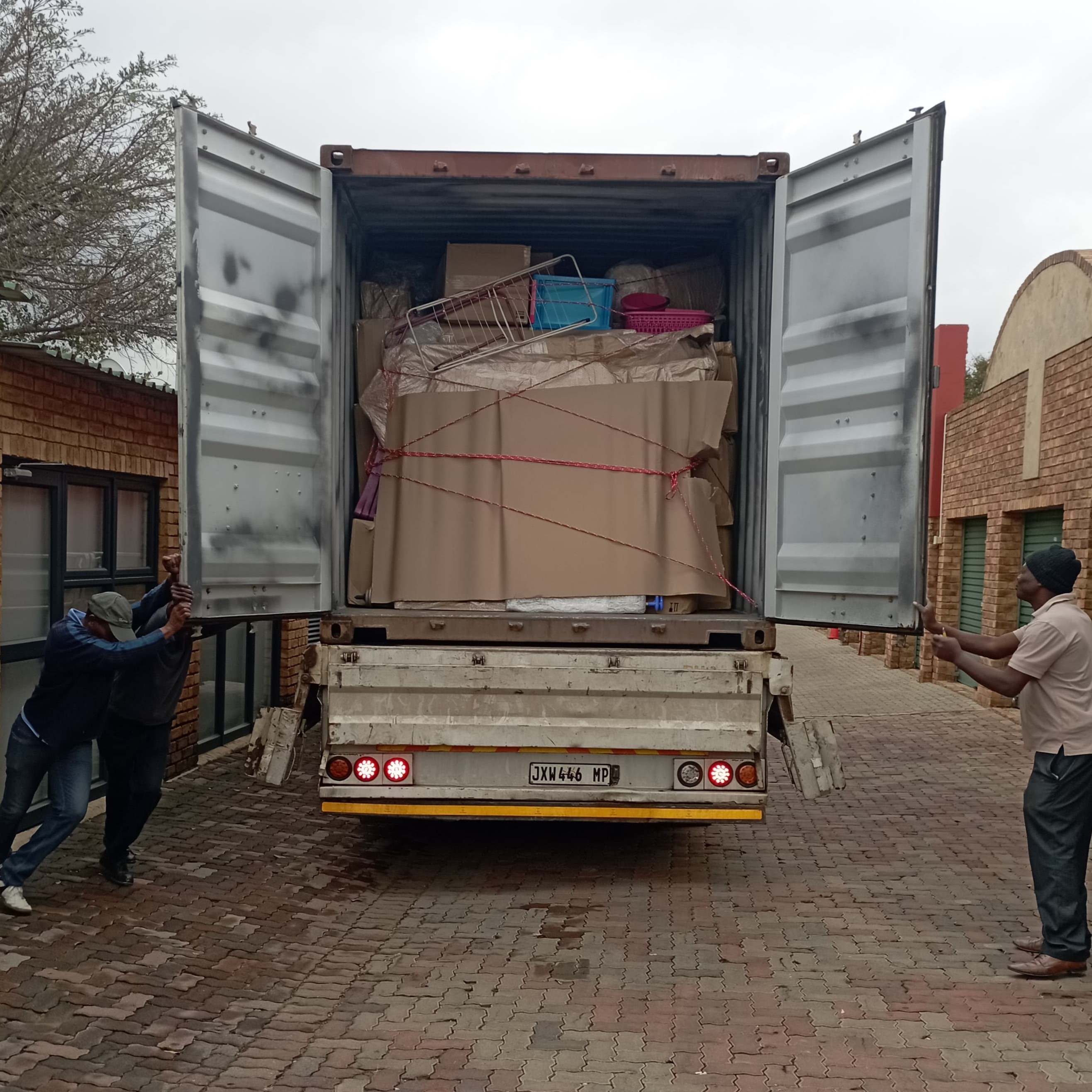 Closing a full Container